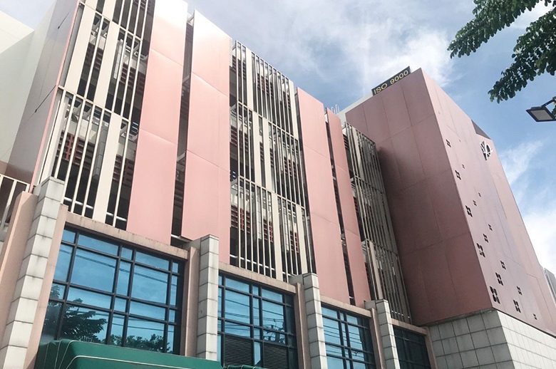 Suan Dusit Place Hotel exterior.