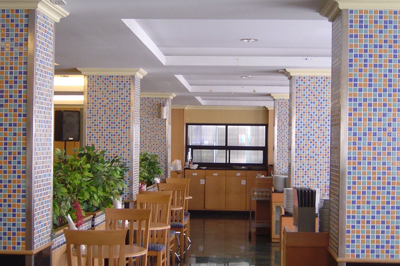 Suan Dusit Place Hotel lobby and common area.
