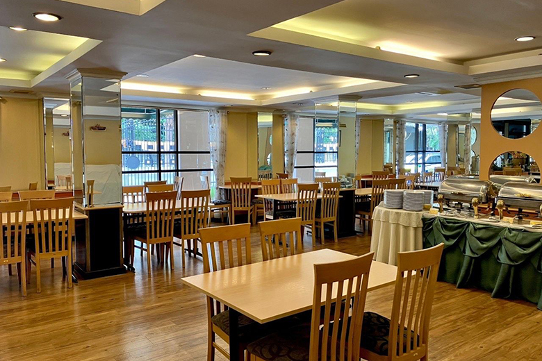 Suan Dusit Place Hotel breakfast dining area.